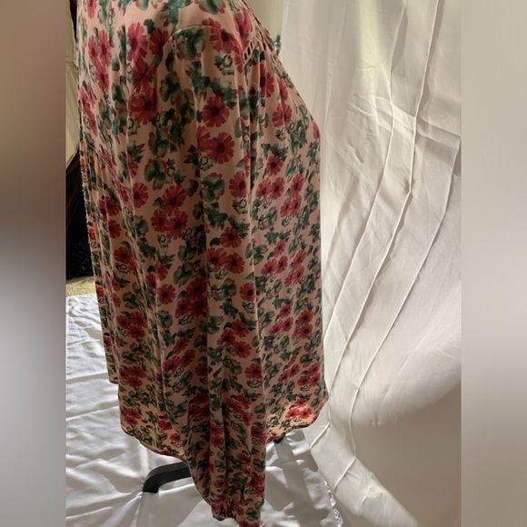 3/$28❤️D&Co multicolor floral print V-neck, long sleeve top size L - Picture 5 of 7